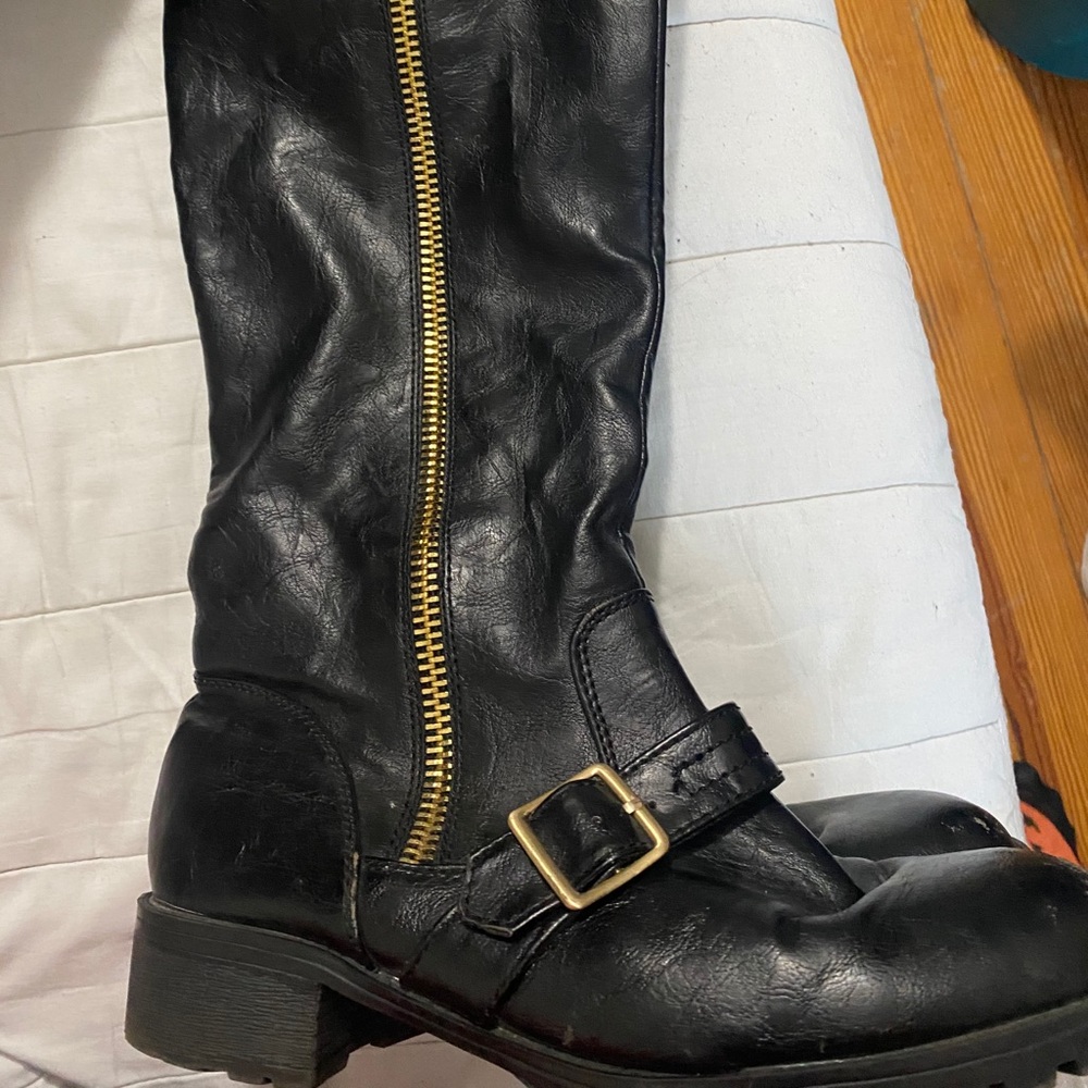 Size 10 W Guess Boots